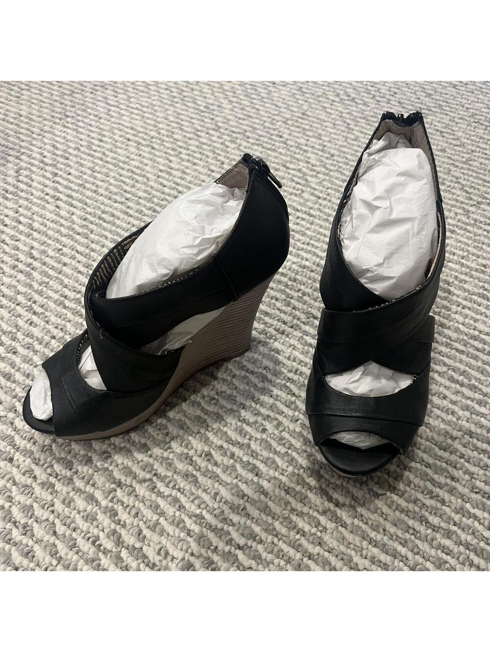 Seychelles Women's Black Sandal